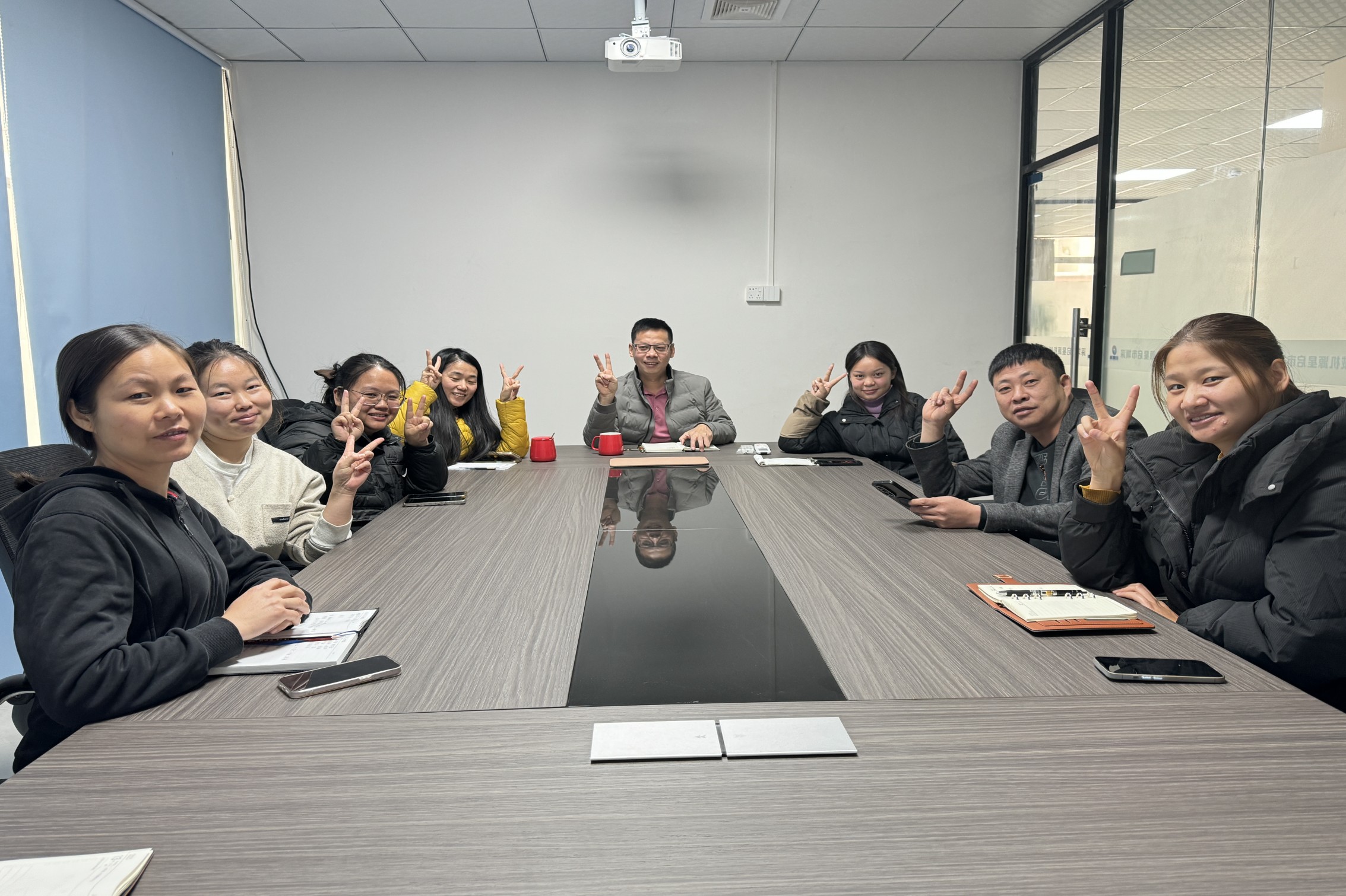 Shenzhen Qixingyuan ကုမ္ပဏီသည်နှစ်စဉ်အကျဉ်းချုပ်အစည်းအဝေးကိုနှစ်သစ်ကူးအစည်းအဝေးကိုမျှော်လင့်ပြီးနှစ်သစ်ကူးရည်မှန်းချက်များကိုမျှော်လင့်သည်